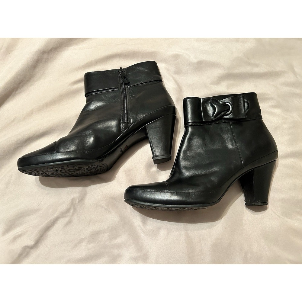 Clarks Artisan 10 Boots Booties Leather Upper Active Air Heel Zipper Bow Goth
